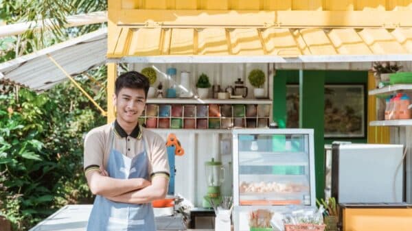 Membuka usaha dengan modal sendiri dapat menjadi pilihan