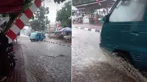 Akses-Jalan-Pasar-Airmadidi-Banjir-Jelang-Kedatangan-Presiden-Jokowi.