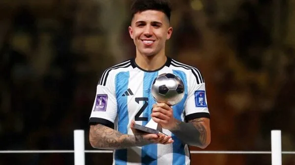Enzo-Fernandez-Pecahkan-Rekor-Transfer-Liga-Inggris07.jpg
